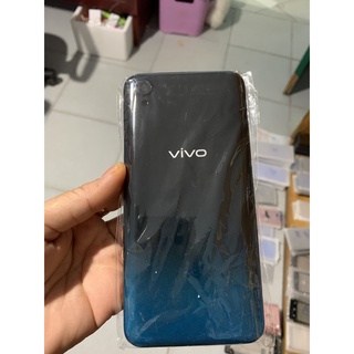 lưng y91c- vivo gồm: nút bấm , kính cam ( có khe sim)