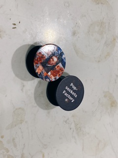 Giá đỡ điện thoại popsocket đen trắng
