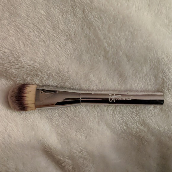 cọ phấn nền sang trọng IT COSMETICS