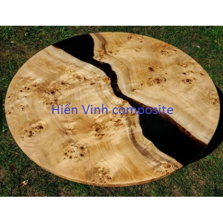 Bột Màu đen pha Epoxy lót nền trước khi bọc vải carbon.