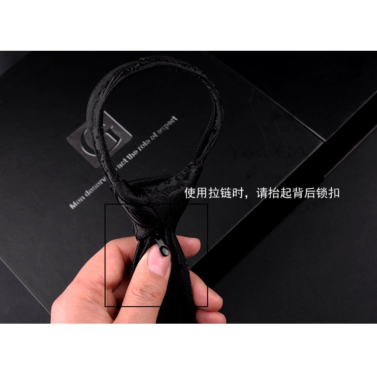 Nút buộc cà vạt màu đen cho nam giới