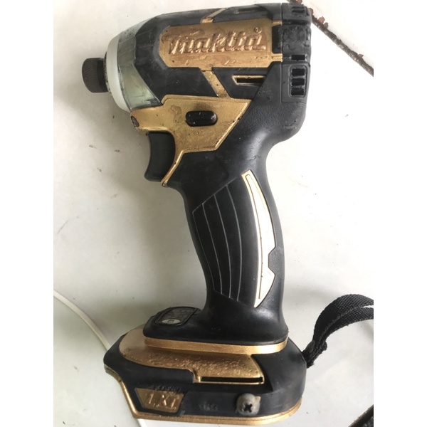 Máy bắn vít makita td137d