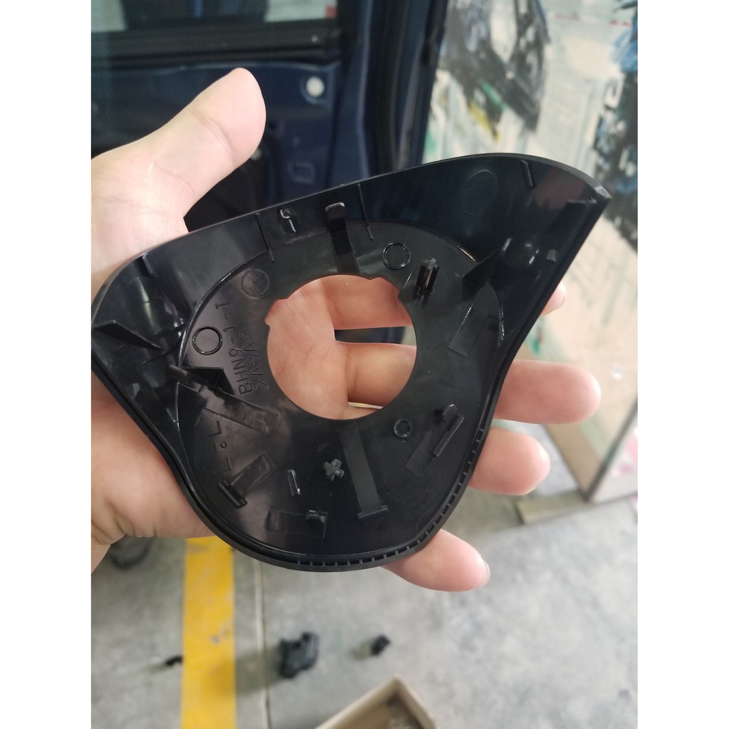 Ốp chân gương Mazda 3 đời 2015-2019 bên trái