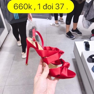 Charles Keith màu đỏ size 37 , giá sale 660k