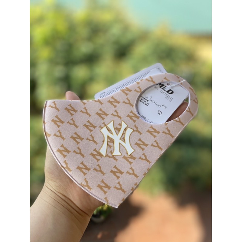 Phụ kiện thời trang khẩu trang TQXK monogramNY