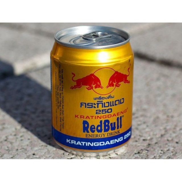 1 lon nước tăng lực Redbull- bò húc 250ml