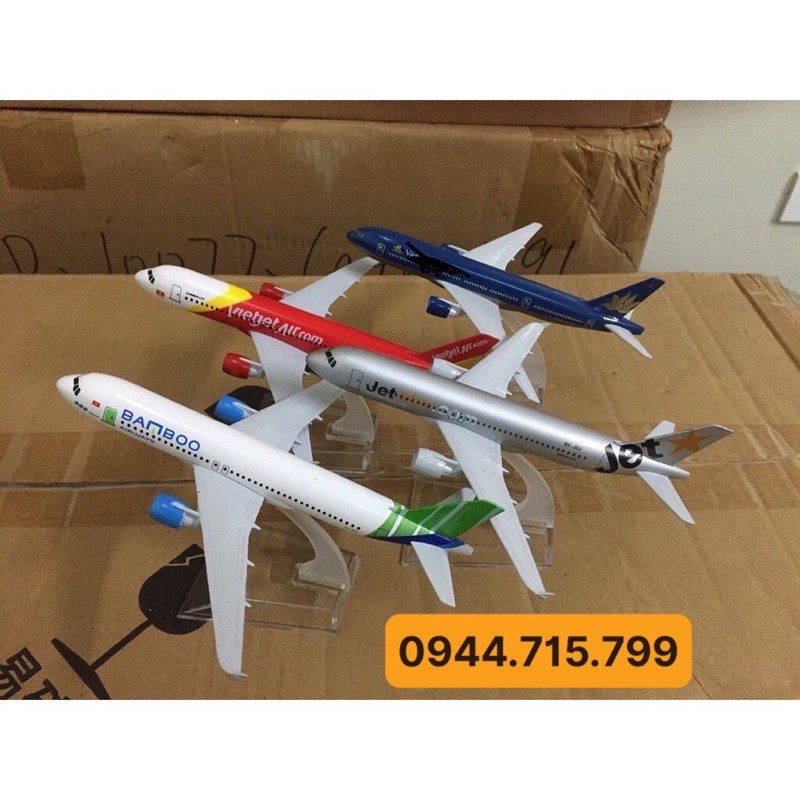 MÔ HÌNH MÁY BAY SẮT 20CM KÈM ĐẾ MICA - JETSTAR (