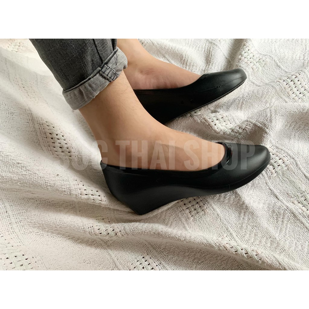 Giày Thái Lan nữ Monobo Berry – Đen – Đế ghót 5cm - Giày Nhựa Chuyên Dụng Đi Mưa Thời Trang, Chống Trơn Trượt | BigBuy360 - bigbuy360.vn