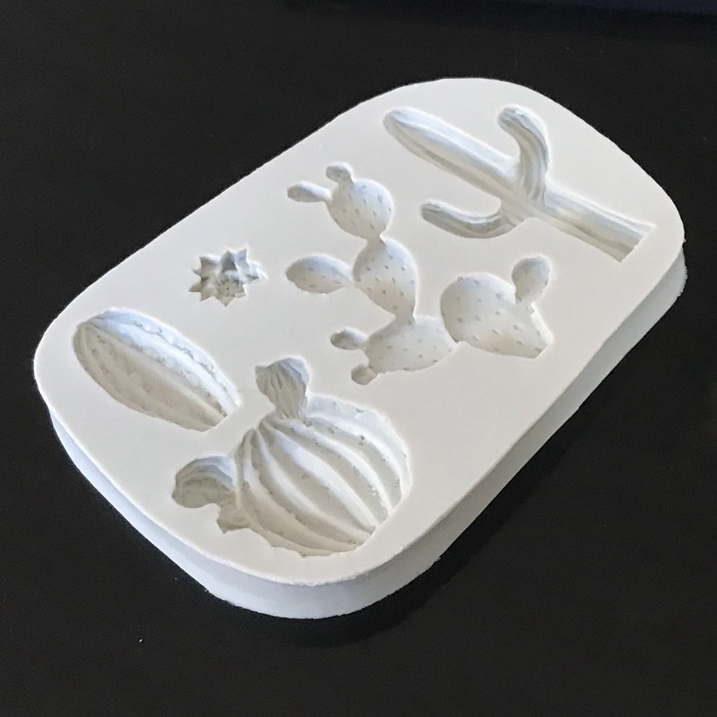 Khuôn Silicone 4 Lỗ Hình Cây Xương Rồng Làm Bánh Kẹo Chocolate