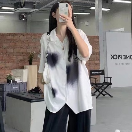 【ZHELIHANGFEI】Áo Sơ Mi Tay Ngắn Dáng Rộng In Họa Tiết Trái Tim Xinh Xắn Dễ Phối Đồ