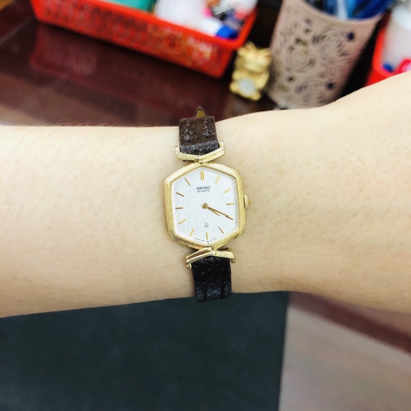Đồng hồ nữ si nhật hiệu Seiko bọc vàng full đít