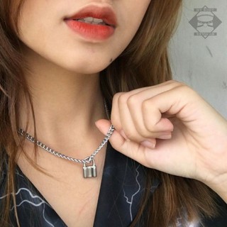 Vòng cổ ổ khóa.