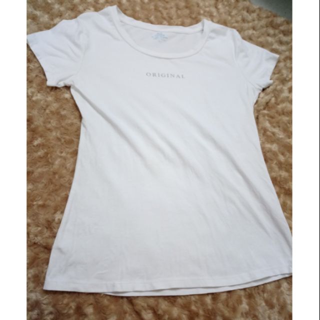Sale áo thun trắng size L. Thun mịn. Đầy. Tặng 1 chuỗi đeo tay