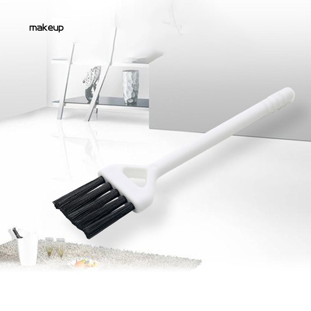 Chổi làm sạch mini dễ dàng vệ sinh các khe rãnh khó tiế