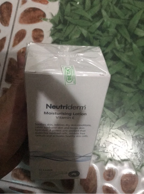 Kem dưỡng da vitamin e neutriderm ( mẫu mới )