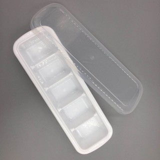 Khay đá có nắp đậy, hộp chia đồ ăn cho bé gồm 5 ngăn. 25,3x8,4cm cao 4,3cm; sản xuất tại Nhật. D026