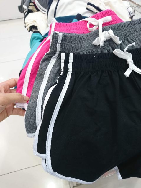 Quần đùi short nữ  thun cotton 100% thiết kế 3 sọc viền thể thao bên hông co giãn thoải mái thich hợp mặc nhà, tập gym.