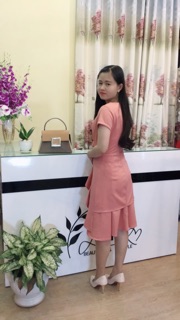 Váy xoè viền bèo ngực