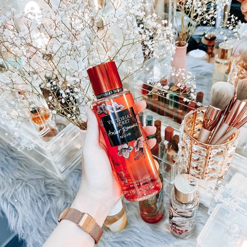 [𝔅𝔢𝔢❅] Xịt Dưỡng Thể Body Mist Victoria’S Secret &quot;Amber Romance Collection 250ml [𝔅𝔢𝔢❅]