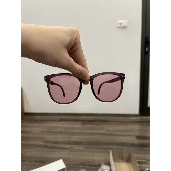 Kính mat gấp gọn