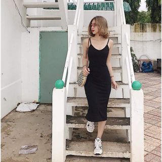 Đầm body 2 dây xẻ sau