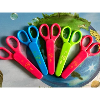 Kéo học sinh có nắp chụp e709 an toàn cho bé