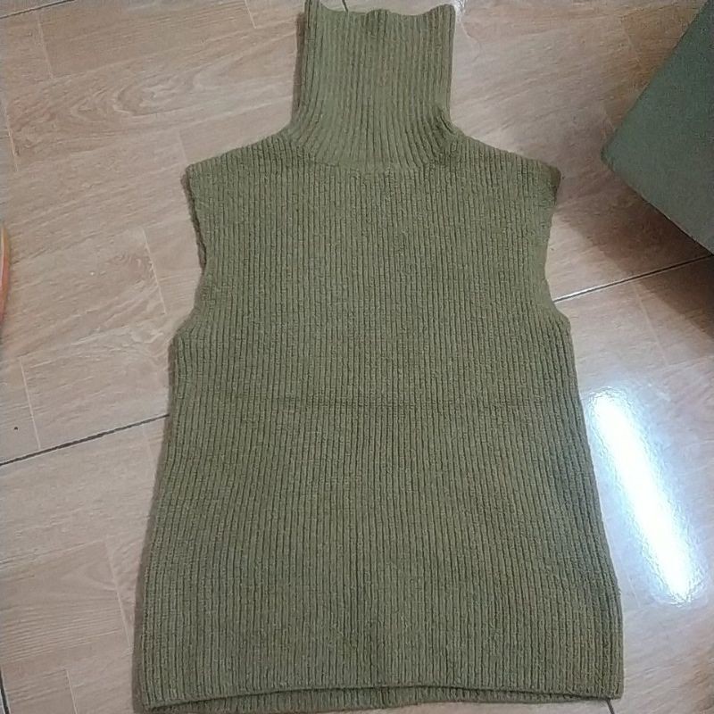 Áo Len cổ cao, sát nách màu nâu