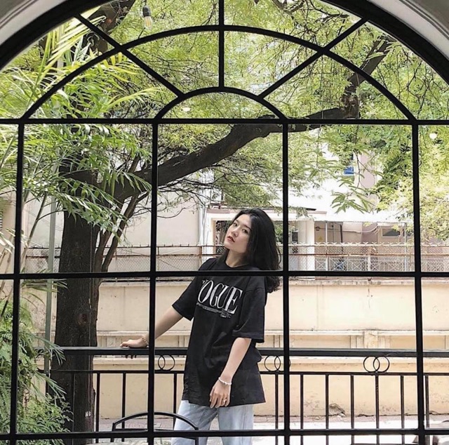 [Ảnh thật trải sàn] Áo phông Vogue (trắng, đen) | BigBuy360 - bigbuy360.vn