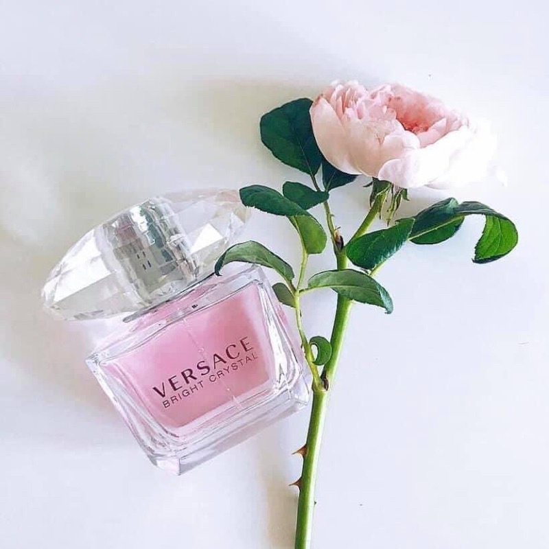 Nước hoa nữ tính, nhẹ nhàng VS Bright Crystal