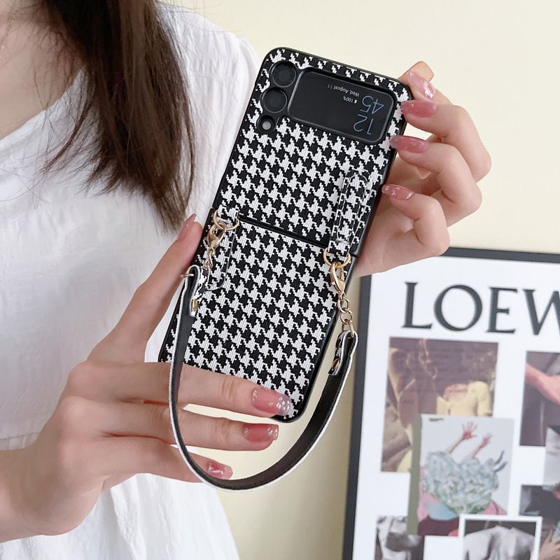 [Hàng sẵn] Ốp Samsung Z Flip 3 / Z Flip 4 hoạ tiết răng sói sang chảnh kèm dây đeo chéo