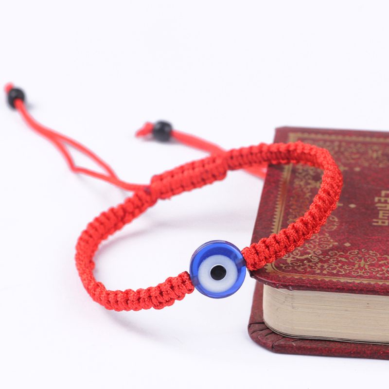 Vòng Tay Bện Dây Đỏ Với Bùa Hộ Mệnh Cho Fr