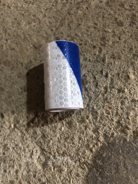 Sản phẩm gia đình làm: 2 mét phản quang trắng+xanh dương