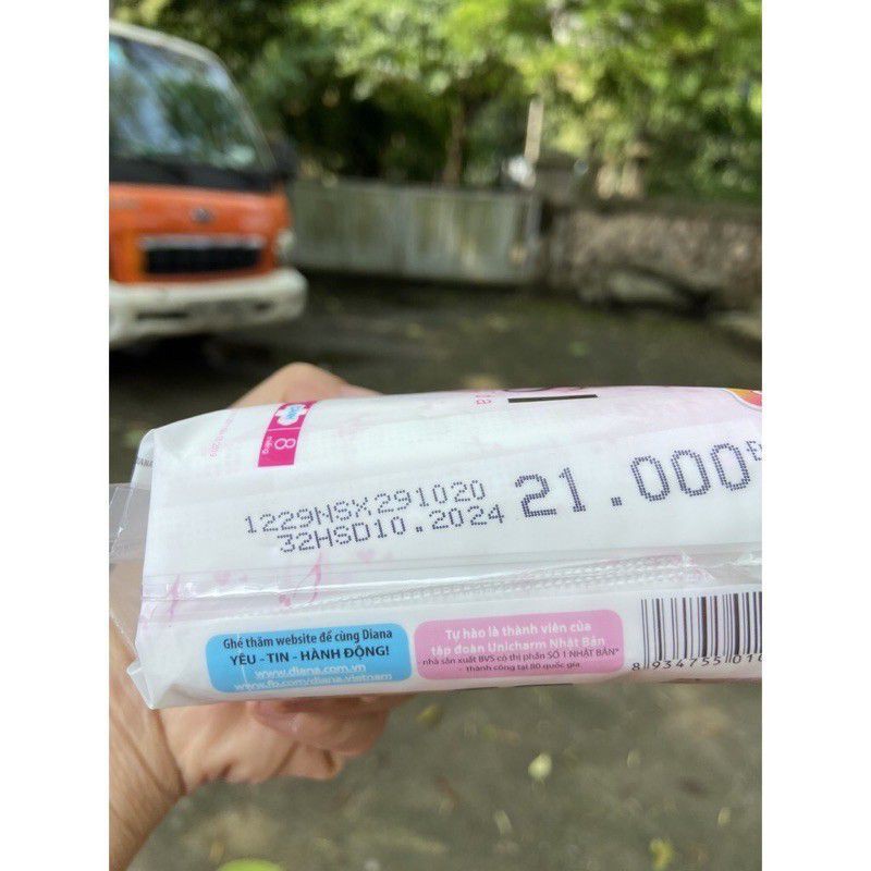 Băng vệ sinh diana sensi cánh 8 miếng tặng kèm gói đêm