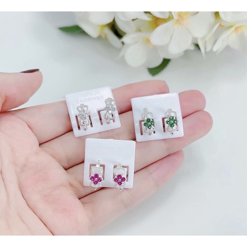 KHUYÊN TAI HOA NHÍ CHO BÉ GÁI CỰC XINH BẠC TA