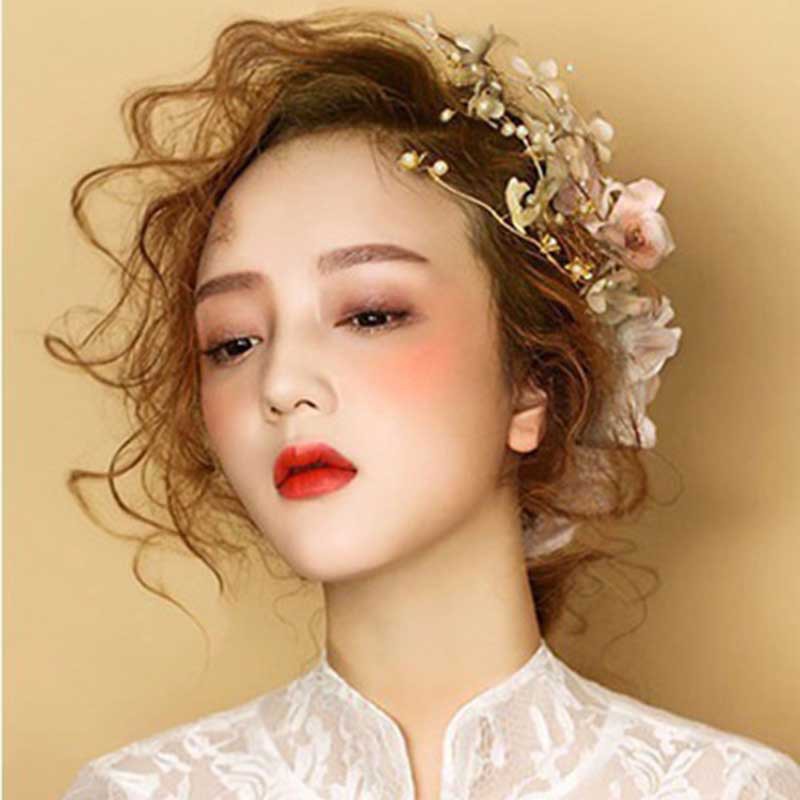 Phụ kiện tóc thiết kế ấn tượng quyến rũ cho cô dâu