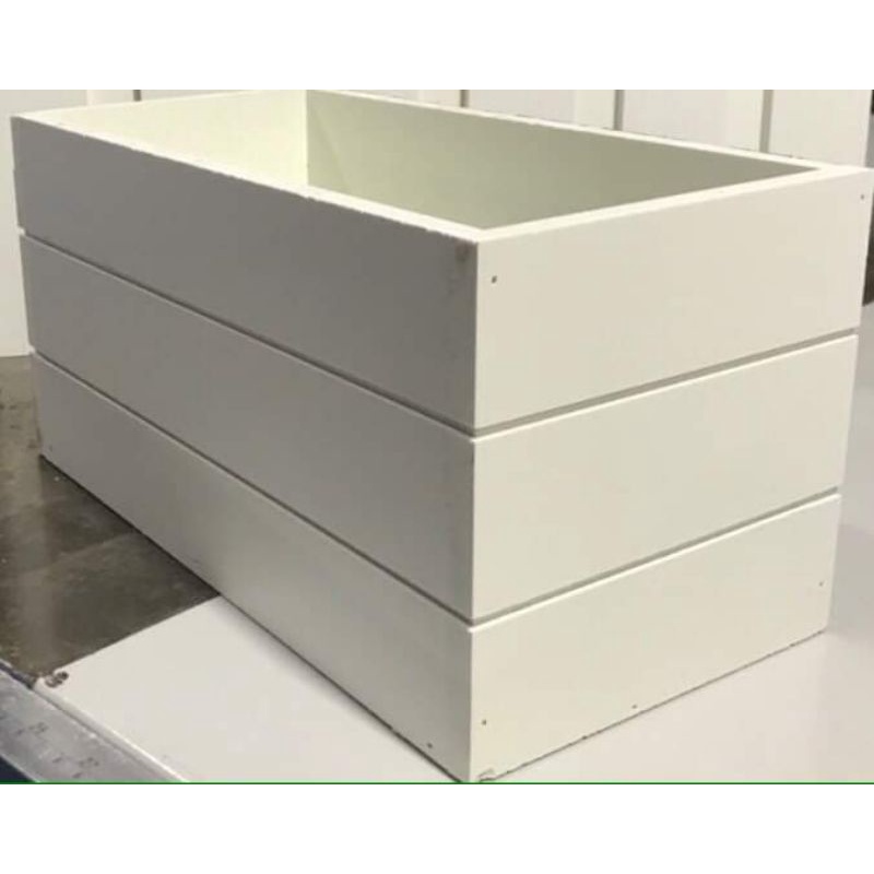 Chậu trồng cây gỗ nhựa composite treo ban công