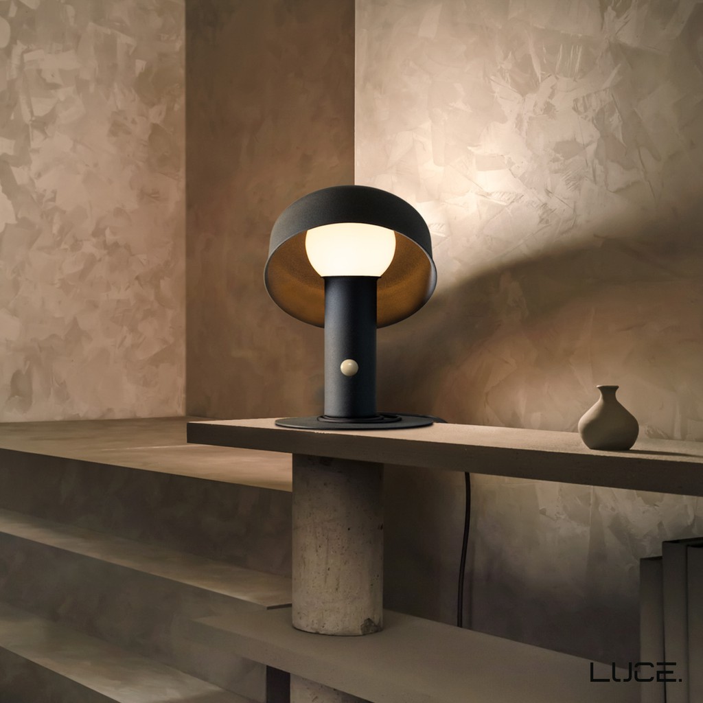 Đèn bàn trang trí Luce Concept cao cấp bằng Kim Loại Pivot