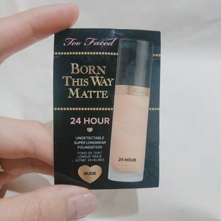 {Sample} Kem nền Toofaced Born this way matte 24h