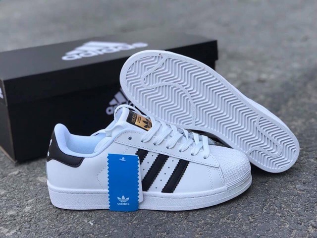 Giày Adidas superstar sọc đen nhãn vàng