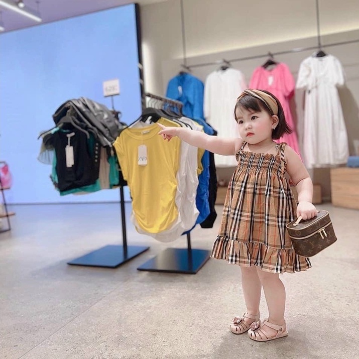 Váy buberry cho bé, đầm 2 dây bé gái kèm mũ tuban họa tiết caro chất thô mềm mịn (X26) | BigBuy360 - bigbuy360.vn
