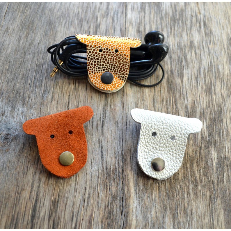 [SALES SỐC] Kẹp Tai Nghe Hình Cún Dễ Thương - Da Thật, Nút Bấm Xi Đồng Xịn - Mua 4 tặng 1 | BigBuy360 - bigbuy360.vn