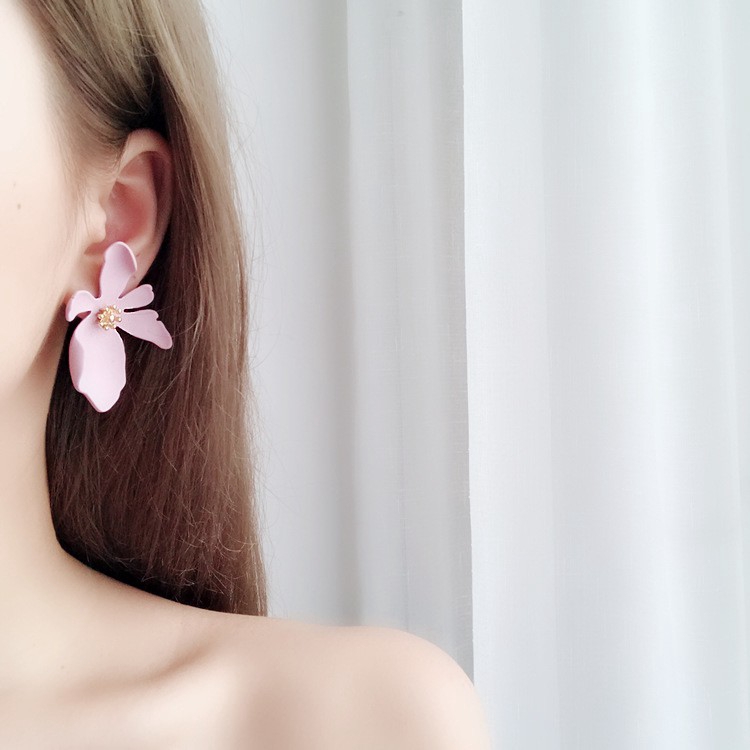 Đôi khuyên tai hoạ tiết hoa lớn phong cách Hàn Quốc thanh lịch
