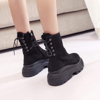 Giày boot cao cổ