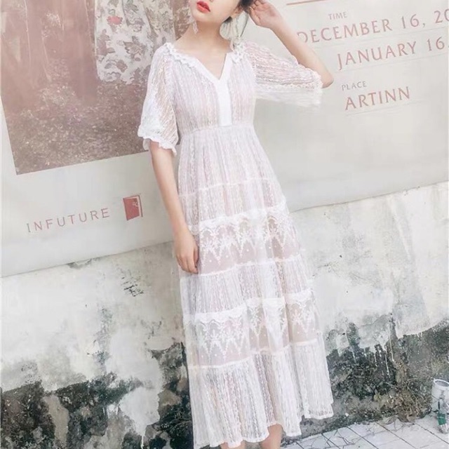Đầm trắng ren dự tiệc