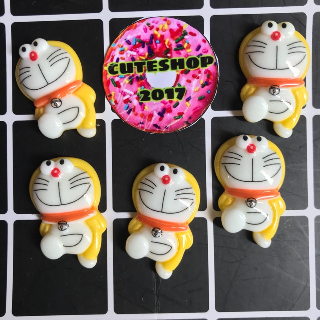charm đôremon vàng