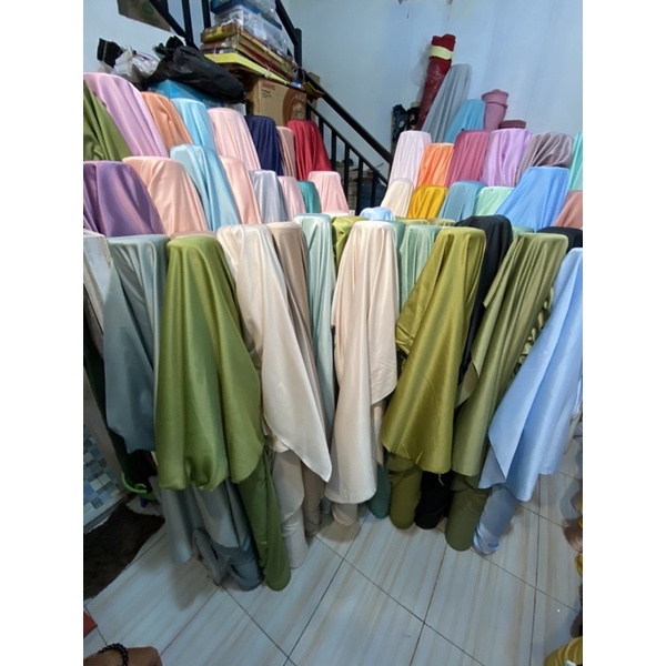 Satin roberto junior / roberto junior (Nhung) / Áo Choàng Bằng Vải Nhung satin Lông Thú