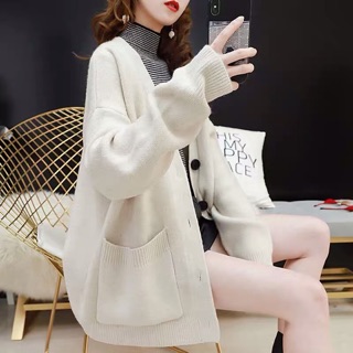 Áo khoác len nữ kèm cúc điệu đà