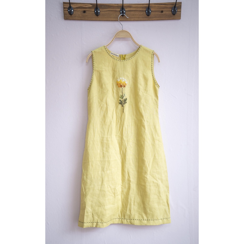 Đầm sát nách linen tưng premium thêu tay đầm Linen cao cấp - Nhà Của Moon