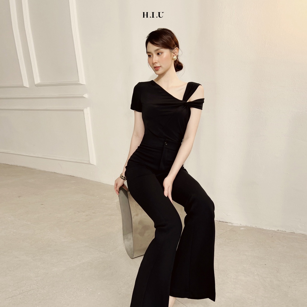 Áo thun nữ ngắn tay khoét vai Cut Out Black Top H.I.U Fashion , phông cách điệu thiết kế trendy HIU design
