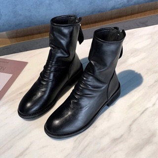 Boot nhăn da mềm khoá sau đen be